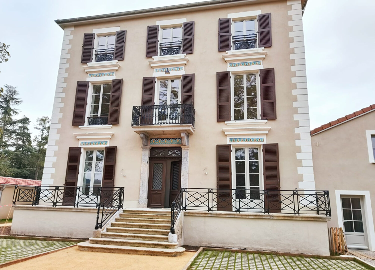 Appartement 5 pièces 9 m² · à Albigny-sur-Saône · 9 m² · 1 660 €/mois
