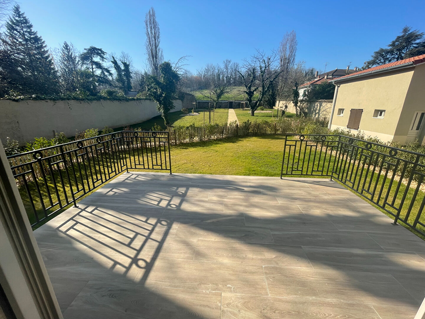 Appartement 5 pièces 9 m² · à Albigny-sur-Saône · 9 m² · 1 660 €/mois